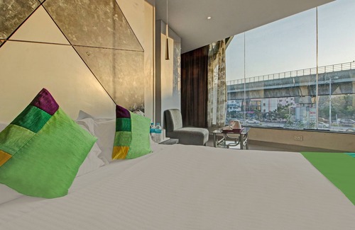 Kolkata Hotel | Treebo Glassotel