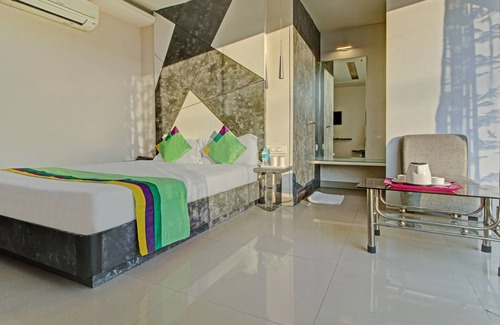 Kolkata Hotel | Treebo Glassotel