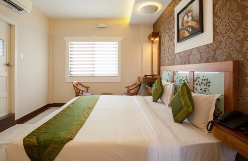 Kochi Hotel | Treebo The Qasr