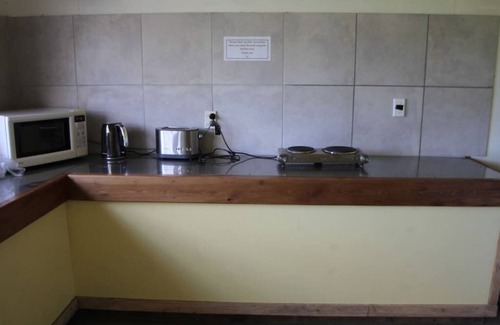 Mokihinui Alquiler De RV | Casa del árbol en Cowshed Cafe, Gentle Annie Camping Ground
