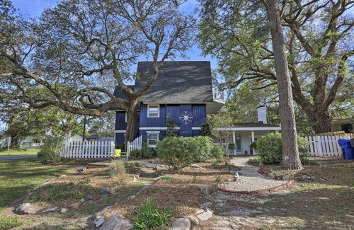 Southport Cabaña | Treehouse cottage in downtown Southport 3 bedroom 2 bath,Pets allowed WiFi, AC