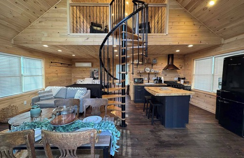 Belgrade Cabina | Treehouse Duo | Lakefront 2 Private Hot Tubs