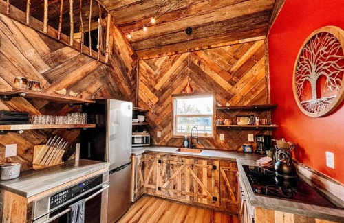 West Newton Cabina | Treehouse Hot tub custom