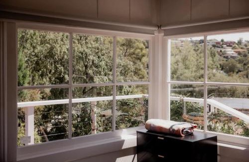 Lenah Valley Casa | Treelined retreat Lenah Valley