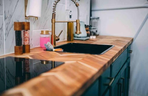 Tigerville Apartamento | Treetop Getaway w/ Hot Tub Peaceful retreat