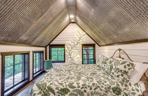 Chattanooga Cabina | Treetop Hideaways: The Wood Lily Treehouse