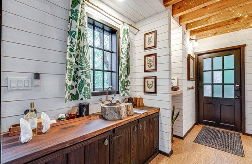 Chattanooga Cabina | Treetop Hideaways: The Wood Lily Treehouse