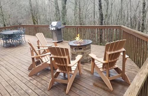Burnsville Casa | Treetops Lodge - Private Mountain Home in Mt. Mitchell Golf Community