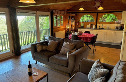 Oare Cabaña | TREETOPS, que admite mascotas, con un jardín en Woody Bay, Ref 988920