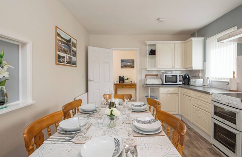 Goodwick Cabaña | Trefisheg Bungalow, Holiday home Strumble Head, Sleeps 6, 3 bedrooms, bathrooms