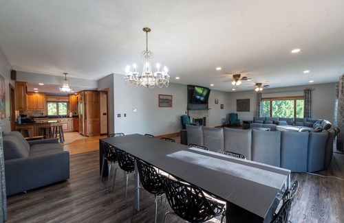 Graymont Casa | Trek & Relax: Countryside Home w/Hot tub+Water Views+Fishing+Grill+Campfire+