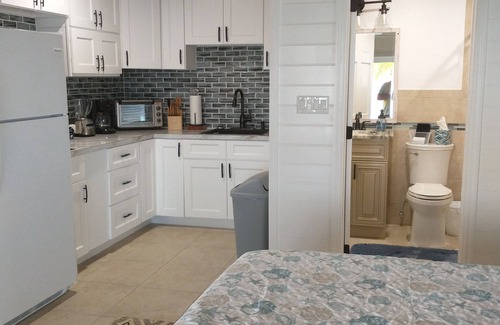 South Palmetto Point Complejo | Trela Sands #3 in Eleuthera Bahamas 1 Bedroom studio right on the beach