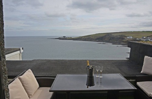 Portmellon Apartamento | Treloen Chapel View - Clifftop Apartment in Mevagissey with 'Wow' seaviews