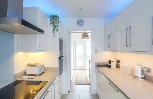 Mynytho Casa | TREM YNYS, luxury holiday cottage, with hot tub in Abersoch
