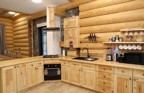 Bouvet Island Chalet De Esquí | Tremendous 5-bedroom chalet in Gosh with WiFi, AC,Outdoor Pool, Sauna&Jacuzzi