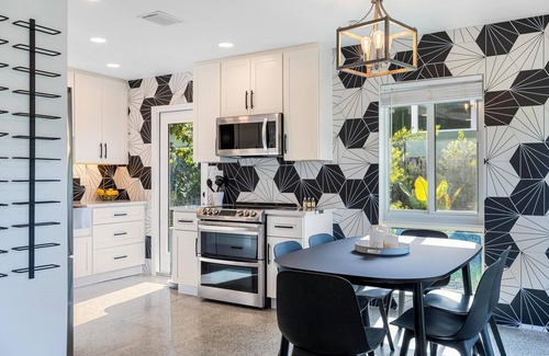 Fort Lauderdale Villa | Trendy 3-bedroom villa with saltwater pool and yard