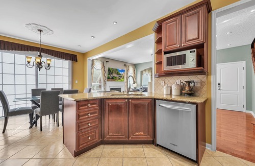 Brampton Casa | Trendy and Cozy - 4BR & 3.5WR - Spacious and Family Friendly Detached - Retreat