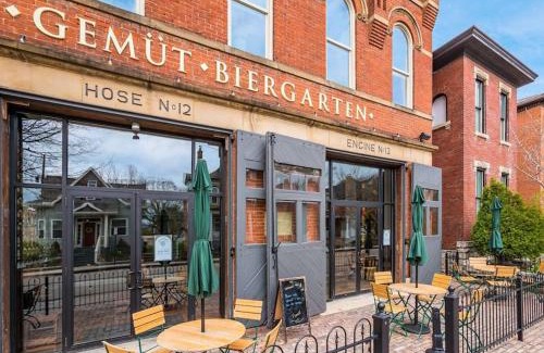 Downtown Columbus Apartamento | Trendy Loft Escape with Pool Table Bring Your Pets