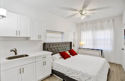 Buena Vista Villa | TRENDY-LUX-HOUSE-6BR/3BATHS-8MIN FROM SOUTH BEACH !