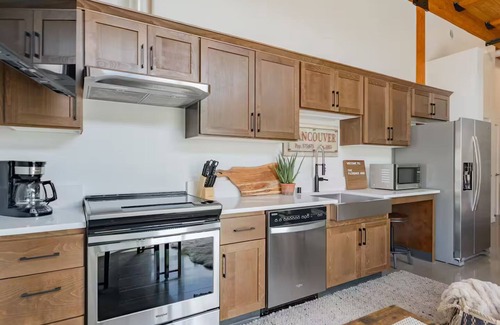 Hough Apartamento | Trendy Studio in Uptown Village Vancouver WA