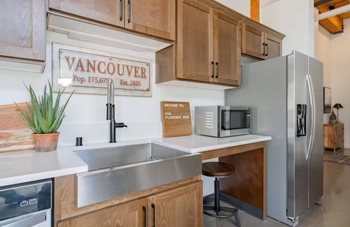 Hough Apartamento | Trendy Studio in Uptown Village Vancouver WA