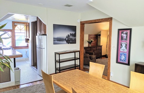Whittier Apartamento | Trendy Uptown, a solo unos pasos de numerosas opciones culinarias y de entretenimiento.