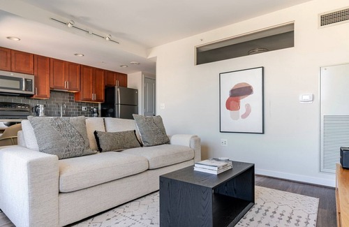 Ballston Apartamento | Trendy Virginia Square 1BR w/ Pool & Games, nr Metro, by Blueground