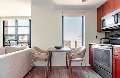 Ballston Apartamento | Trendy Virginia Square 1BR w/ Pool & Games, nr Metro, by Blueground