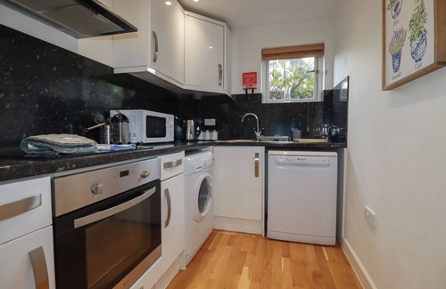 Porthtowan Cabaña | TRENETHICK, family friendly, character holiday cottage in Porthtowan