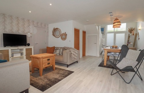 Porthtowan Cabaña | TRENETHICK, family friendly, character holiday cottage in Porthtowan