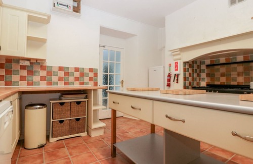 Tintagel Casa | TREVENA LODGE, pet friendly, with hot tub in Tintagel