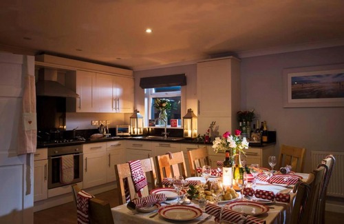Winnard's Perch Casa | Trevone House with Hot Tub on Retallack Resort