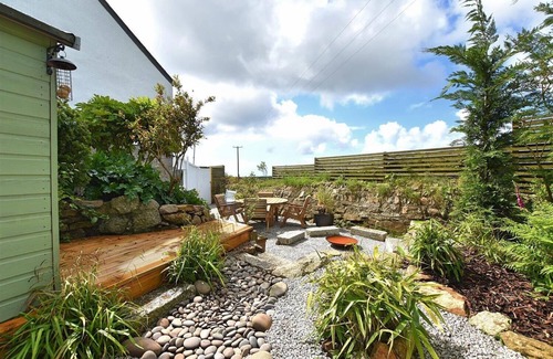 Castallack Cabaña | Trezeal - lovely dog friendly Cornish cottage near Mousehole, with parking
