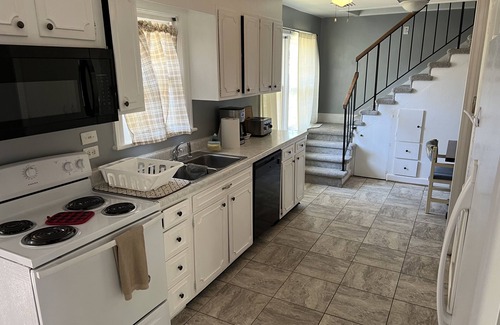 Norfolk Casa | Tri - Level Residential Home; Pet Friendly, Wifi, Off Street Parking 4 Bedroom Home by RedAwning