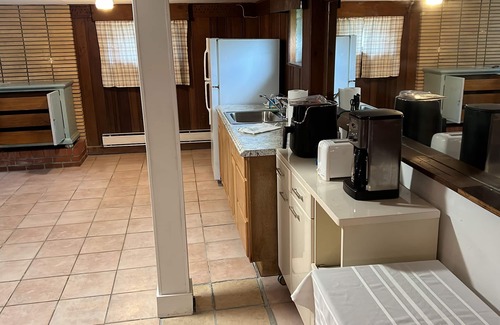 Norfolk Casa | Tri - Level Residential Home; Pet Friendly, Wifi, Off Street Parking 4 Bedroom Home by RedAwning