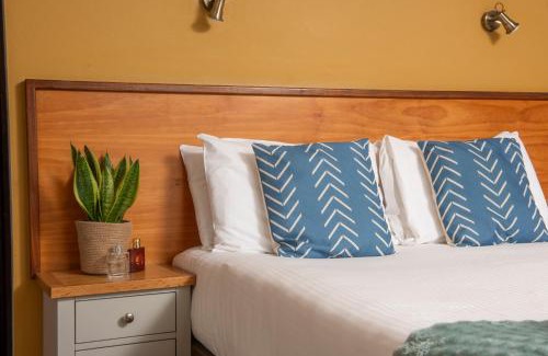 Redruth Hotel | Tricky's at The Tolgus Inn, Redruth - Free WiFi - Free Parking