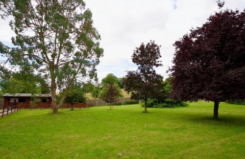 Tring Casa | Tring Grange Cottage Sleeps 2 with Onsite Parking