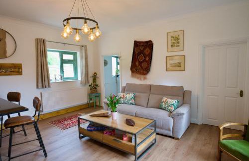 Tring Casa | Tring Grange Cottage Sleeps 2 with Onsite Parking