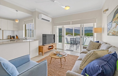 Trinity Beach Apartamento | Trinity Beach Retreat with Pool and Scenic Views