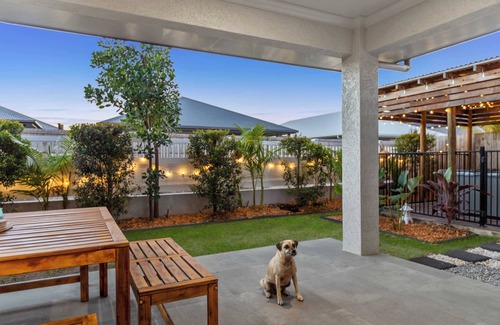 Trinity Beach Casa | Trinity Oasis Spa, BBQ & Family Retreat