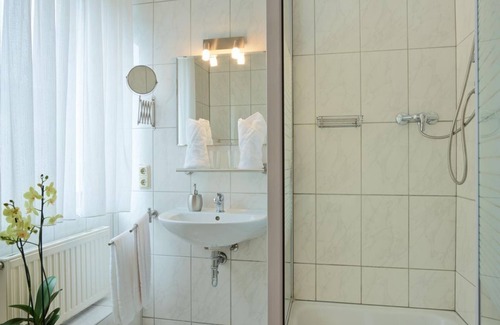 Leiwen Cama Y Desayuno | Habitación triple, Habitación 2 - Gästehaus Alexanderhof