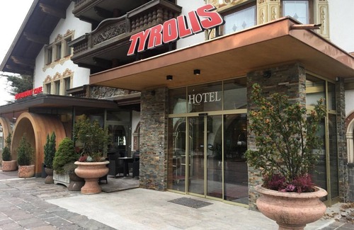 Zirl Casa | Habitación triple con ducha o bañera. Ba��o, aseo - Hotel Tyrolis