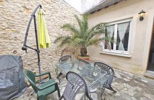 Moret-sur-Loing Apartamento | Triplex Sisley - Maison Atypique avec Cour Extérieure