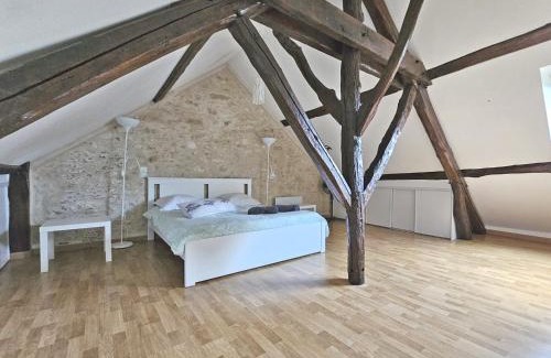 Moret-sur-Loing Apartamento | Triplex Sisley - Maison Atypique avec Cour Extérieure
