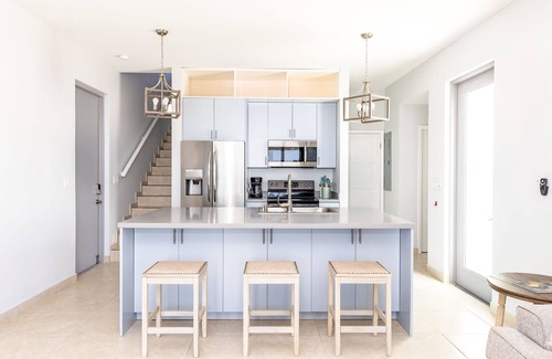 Discovery Bay Villa | Tropical Waterfront Cooper Jack Bay Villa