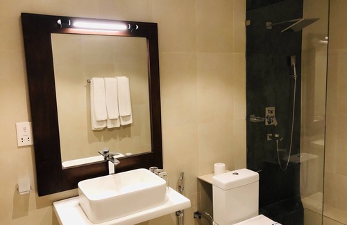 Mount Lavinia Hotel | Tropic Inn - Mount Lavinia