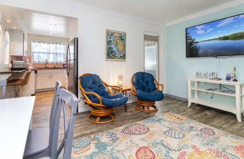 Treasure Island Condominio | Tropic Terrace #44 - Beachfront Rental 2 Bedroom Condo by RedAwning