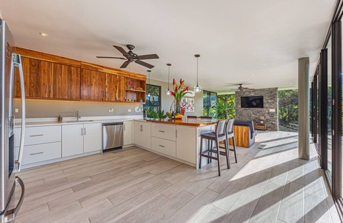 Hatillo Villa | Tropical 4 Bedroom Luxury Home with Pool & Hot Tub