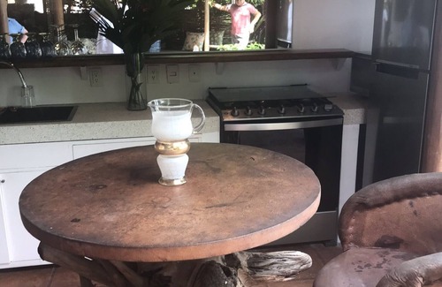 Playa Las Gatas Casa | Bungalow de artista tropical con vistas panorámicas al mar y la bahía.