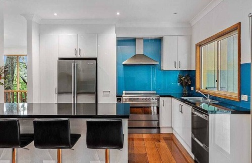 Stanwell Park Casa | Tropical Beach Escape - 3 min Walk to Surf Beach and Cafes